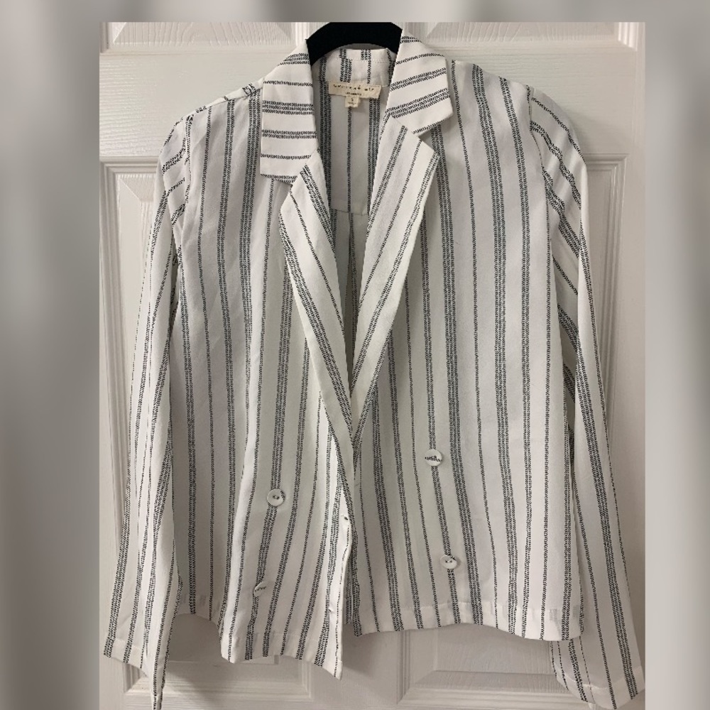 Lightweight black and white Blazer